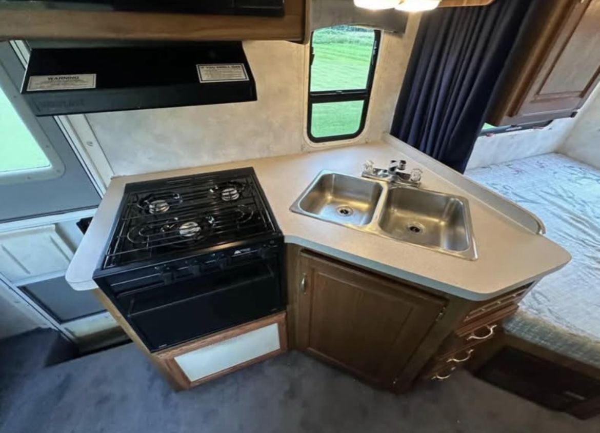 FORD E350 MOTORHOME DUTCHMAN