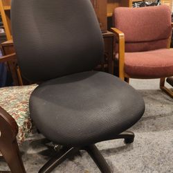 Adjustable office chair 