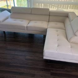 New 105x77 Sectional Couch / Free Delivery 