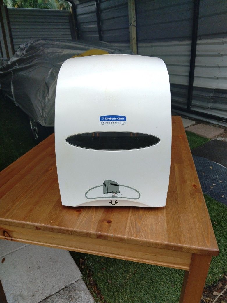 Electric Paper Towel Dispenser