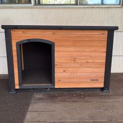 Petmate Weather Resistant Dog House - Like New
