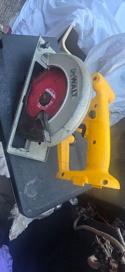 DeWalt 18V cordless circular saw , model DW939