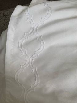Queen size Bed Skirt