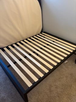 Queen Metal Bedframe