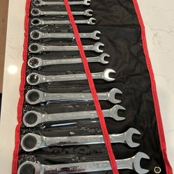 12 Piece Metric Ratchet Combination Wrenches With Storage Bag.