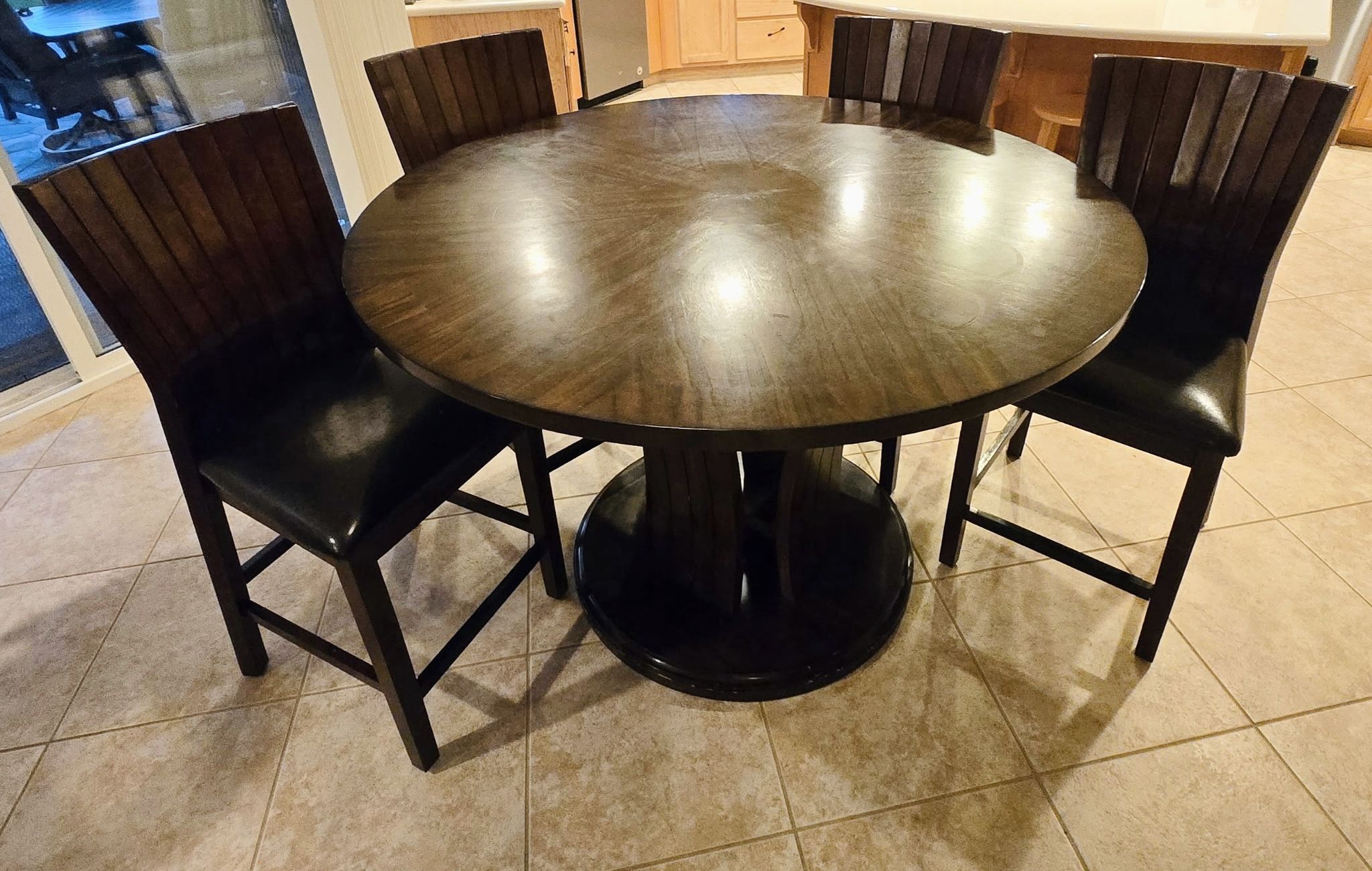 Round Table Dining Set