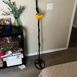 Garrett ACE 400 Metal Detector