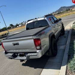 RealTruck Retrax RetraxONE XR Retractable Truck Bed Tonneau Cover | T-60851 | Fits 2016 - 2023 Toyota Tacoma Double Cab 5' 1" Bed 