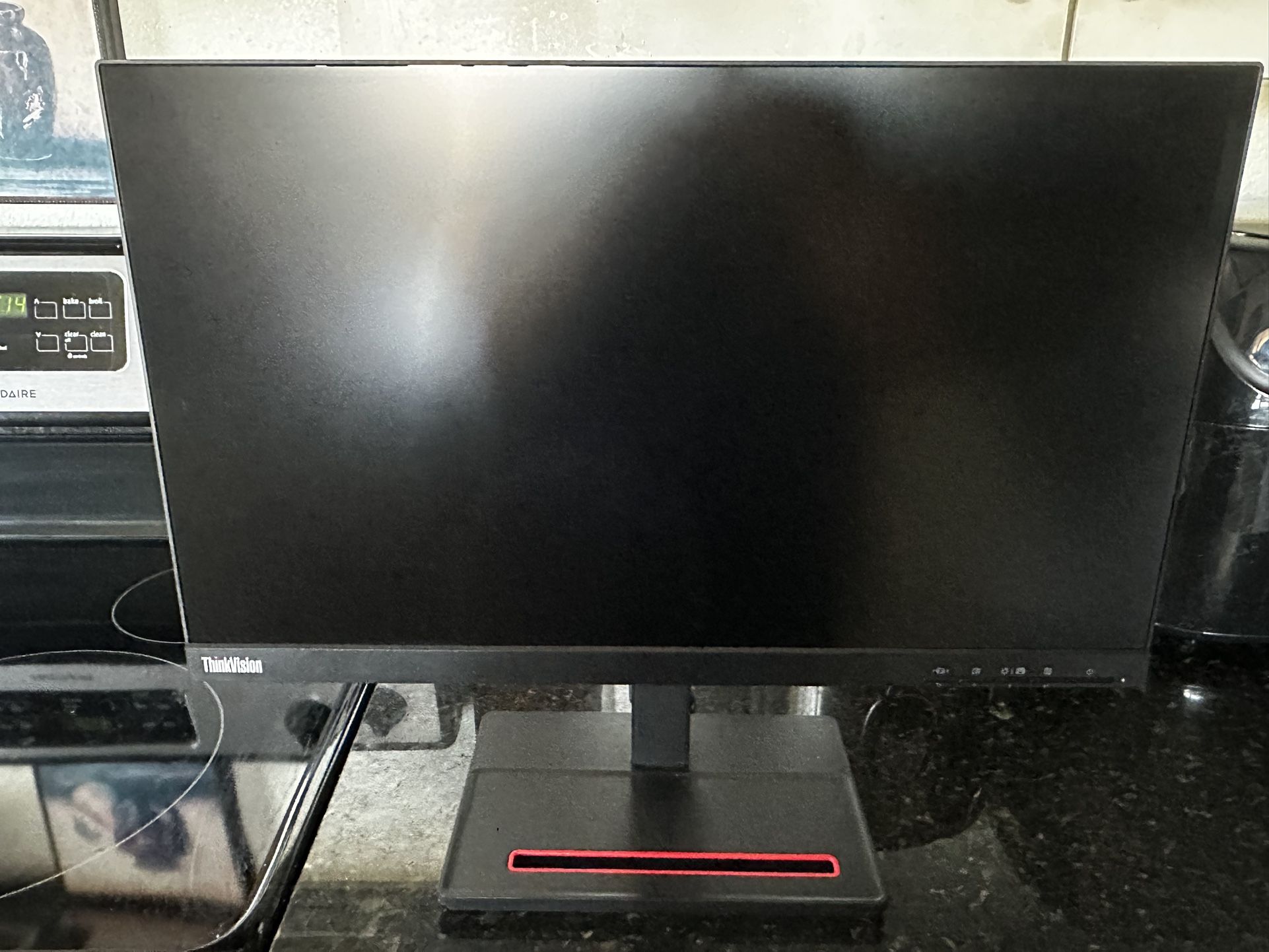💻 Lenovo ThinkVision Monitor – Excellent Condition
