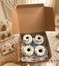 Box of 4 diaper cupcakes baby gift