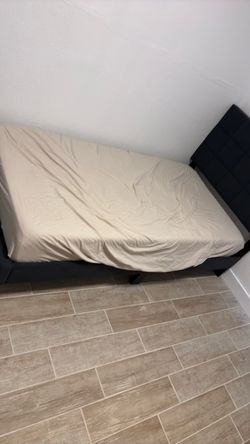 Bed twin with mattress