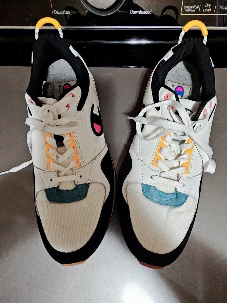 One pair of used men's Size 11 chamption shoes in great used condition as u can see on the photos what they offer ! pick up only seriou