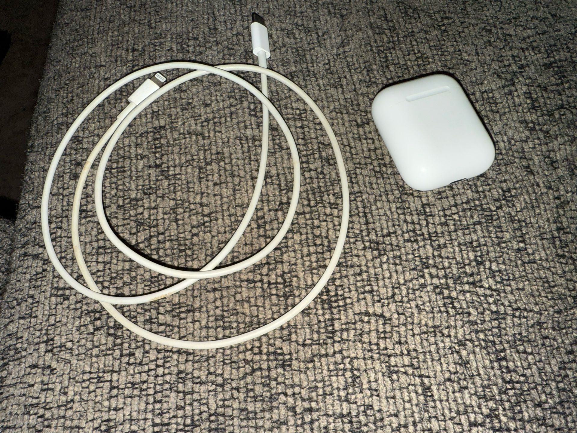 AirPods 2 With Charger Case & Cord