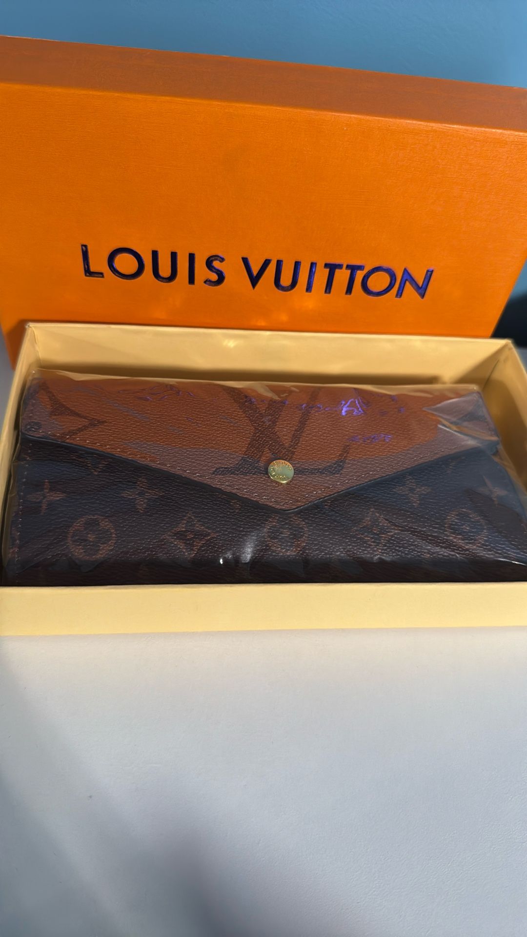 Elegant wallet for women