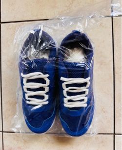 Boy shoe size 5 blue