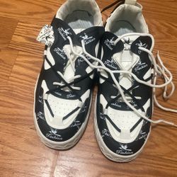 White And Black Fashion Sports Shoes