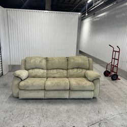 Comfy Beige Sofa Recliner Couch 🔥🔥🔥🔥