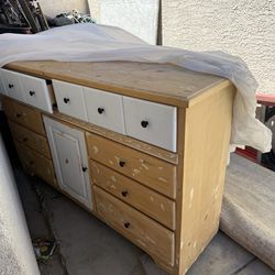 Dresser