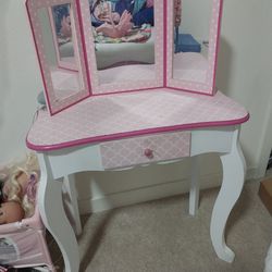 Kids vanity