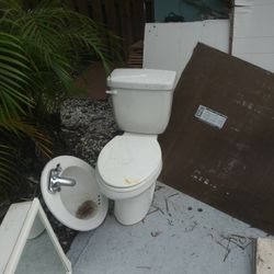 toilet Vanity Tub Bathroom Tile Shower Remodel