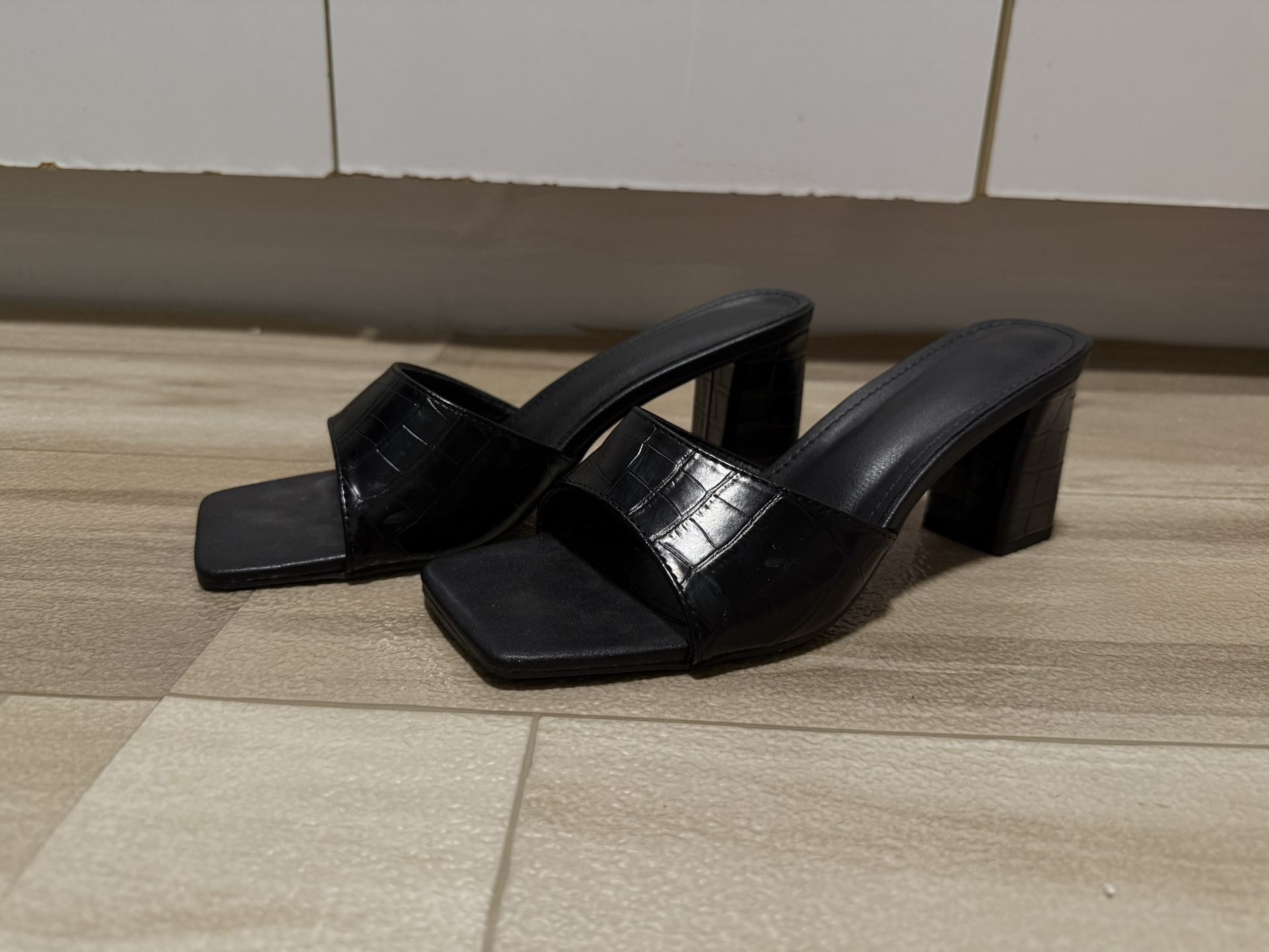 Black Kitten Heel