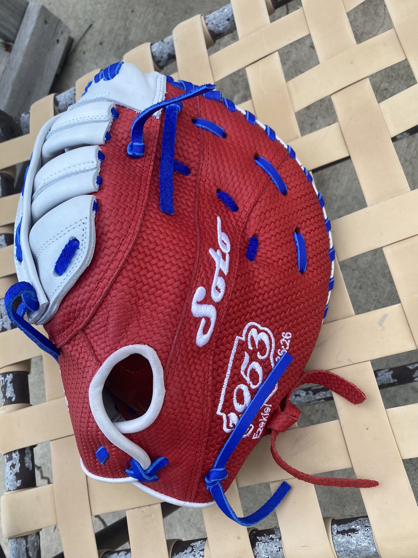 First Baseman’s Glove (mistake Glove)