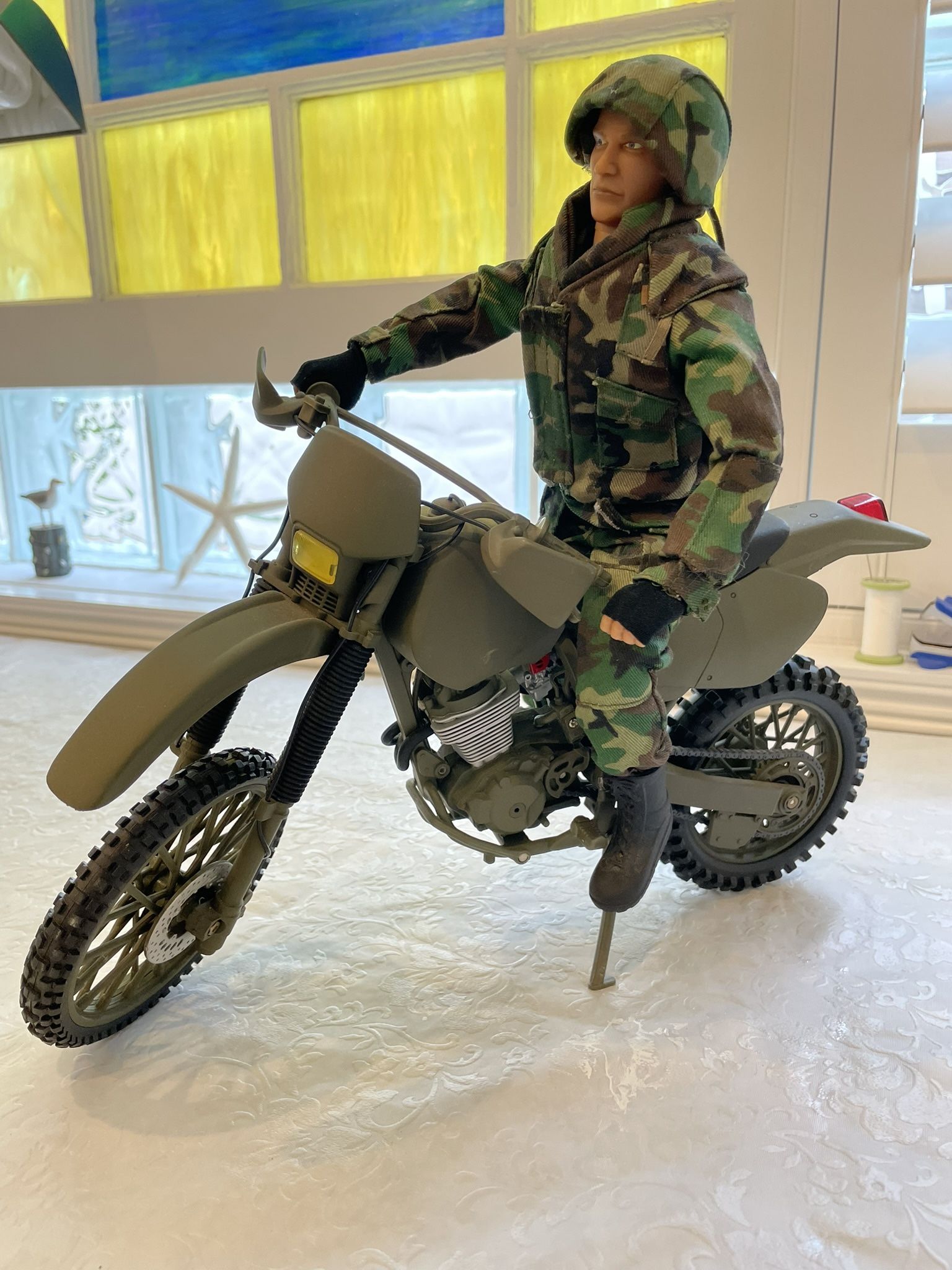 21st Century Motorcycle & Figure Scale 1/6