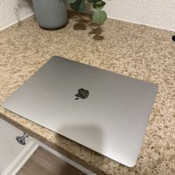 MacBook Air 13” (2021) Barely Used