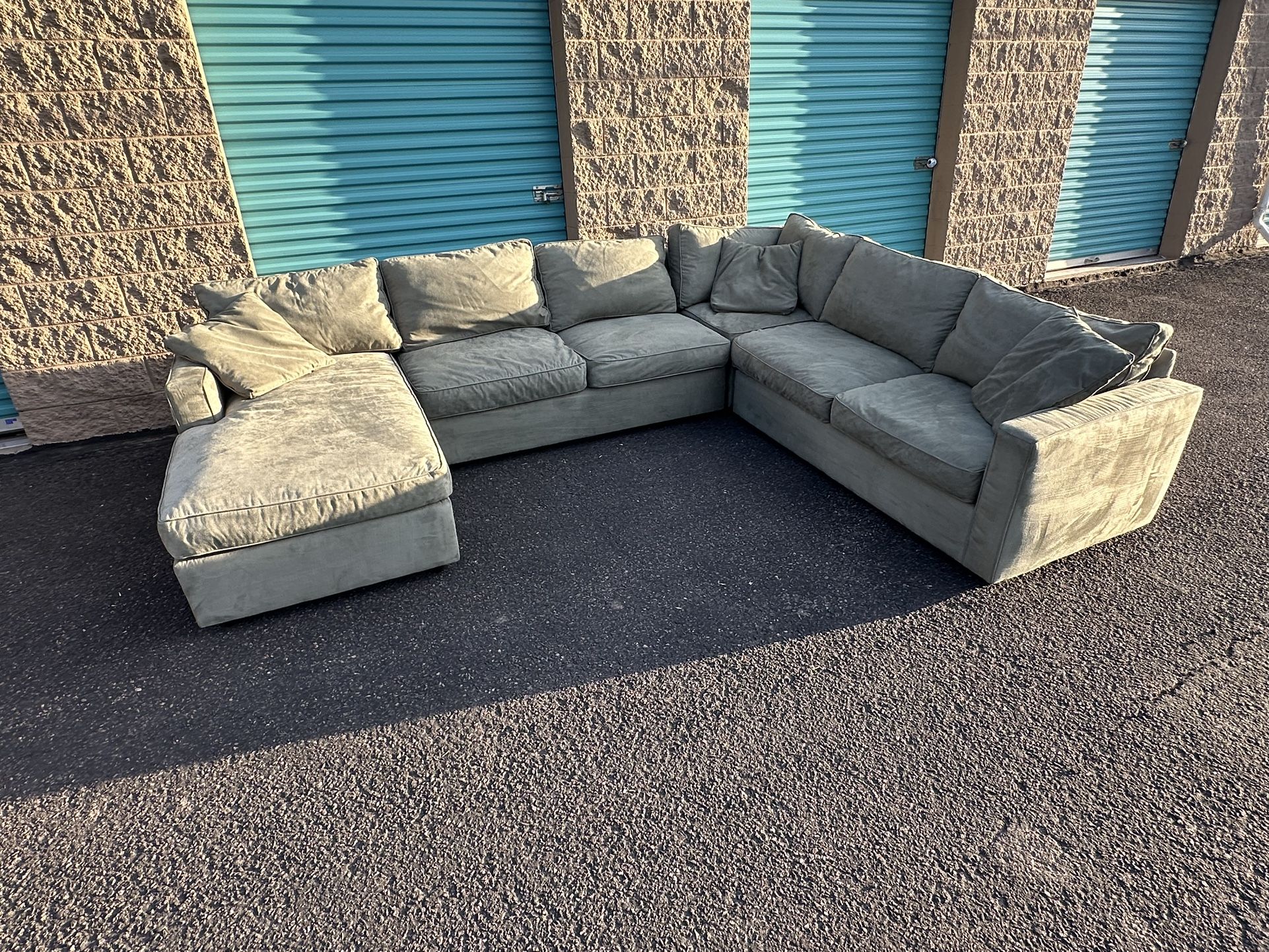 Room & Board York 4-Piece Chaise Sectional Sofa in Olive Everyday Velvet – 136” x 103” - Can Deliver
