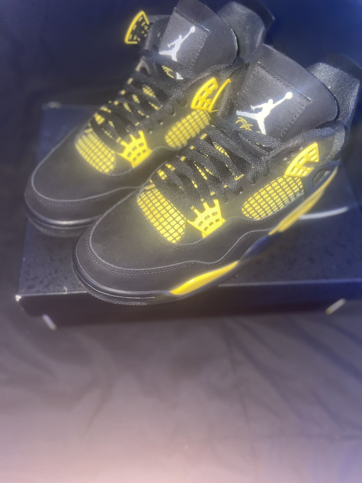 Jordan 4 Yellow Thunder (2023) size 8.5M