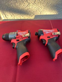 Milwaukee M12 drill/driver set