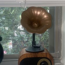 Retro Bluetooth Gramophone Speaker - Phonograph Style - Like New! $20 - Must Go!  