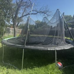14 Ft Trampoline 