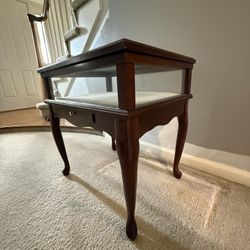 Bombay and Company Queen Anne Display Table