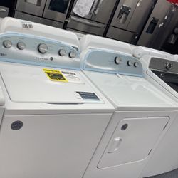 New Scratch And Dent Whirlpool Washer And Dryer Set. 1 Year Warranty 