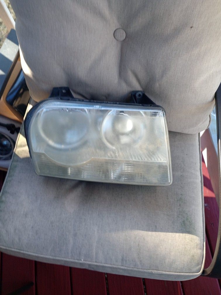 Front Left Headlight 2007 Chrysler 300
