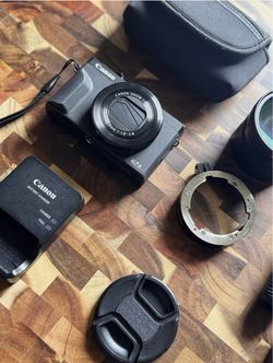 Canon G7X Mark III Black with Lens Extender and Meke 85mm F 1.8 Lens Set