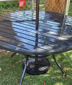 Patio Table seats 4 Metal powder coated