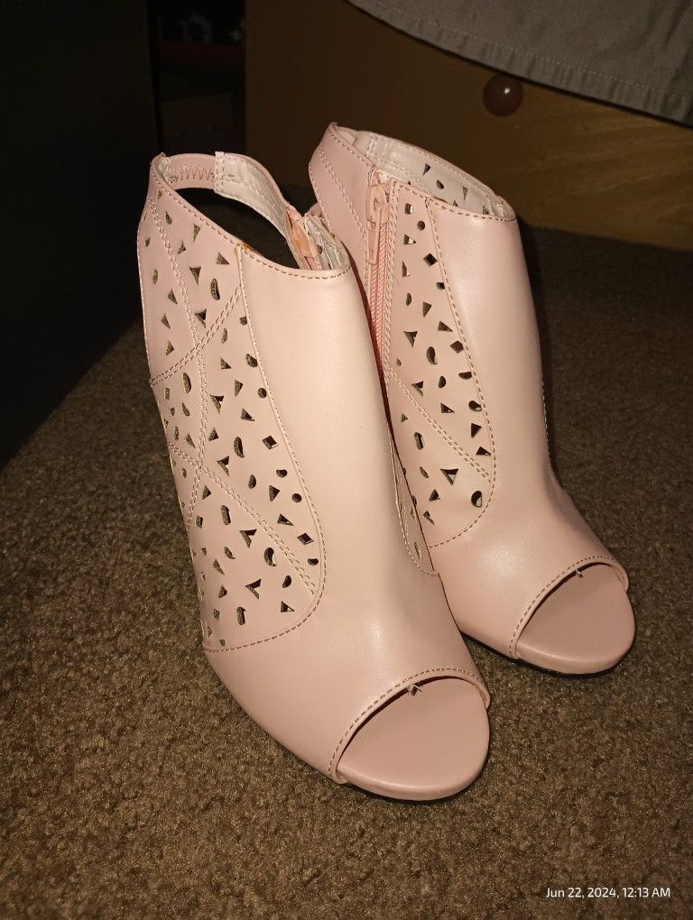 Retro Light Pink High Heels