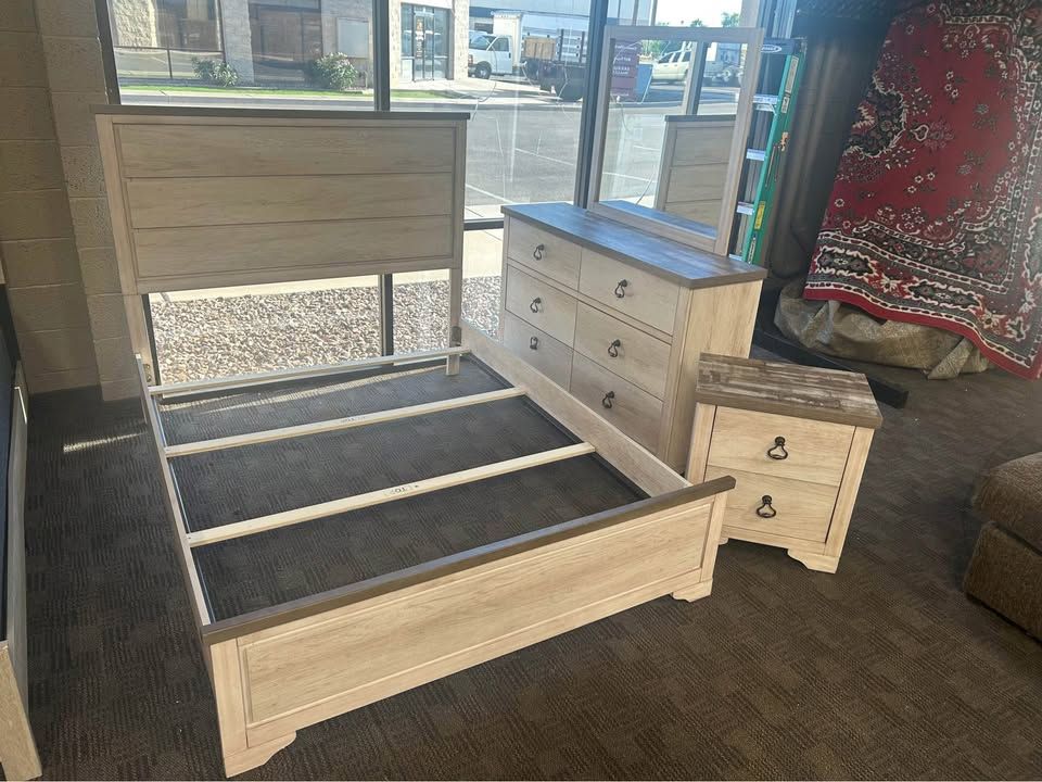 Beautiful farmhouse queen bedroom set 