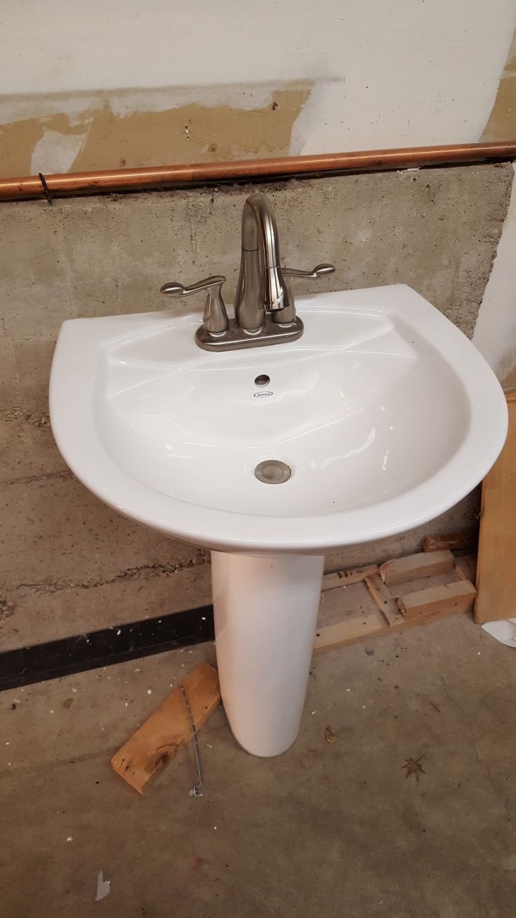 Jacuzzi Pedestal Sink
