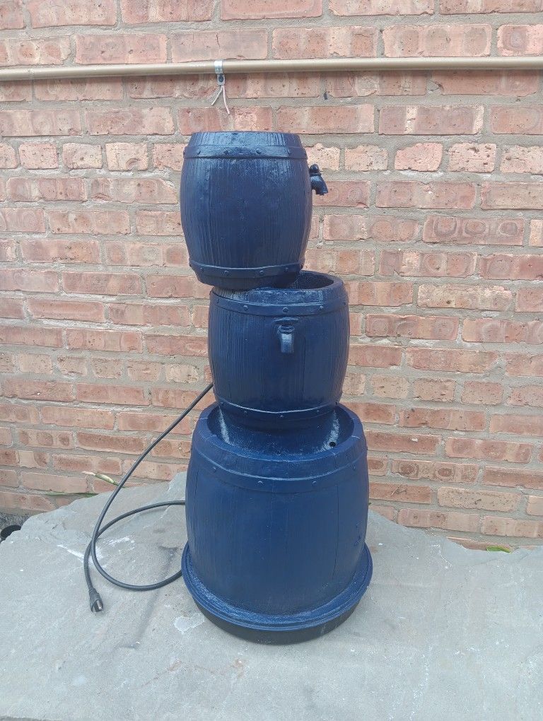 31" Electric Barrel Fiberglass Outdoor Patio Fountain