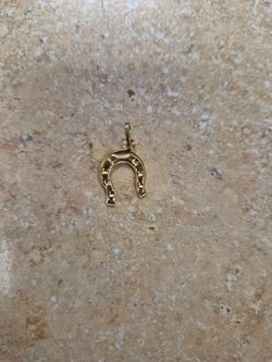 18k Yellow Gold Horseshoe Pendant Charm