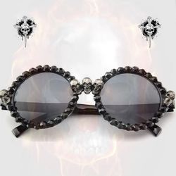 Gothic Style Round Sunglasses With Skulls 