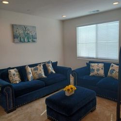 couch,loveseat And Table