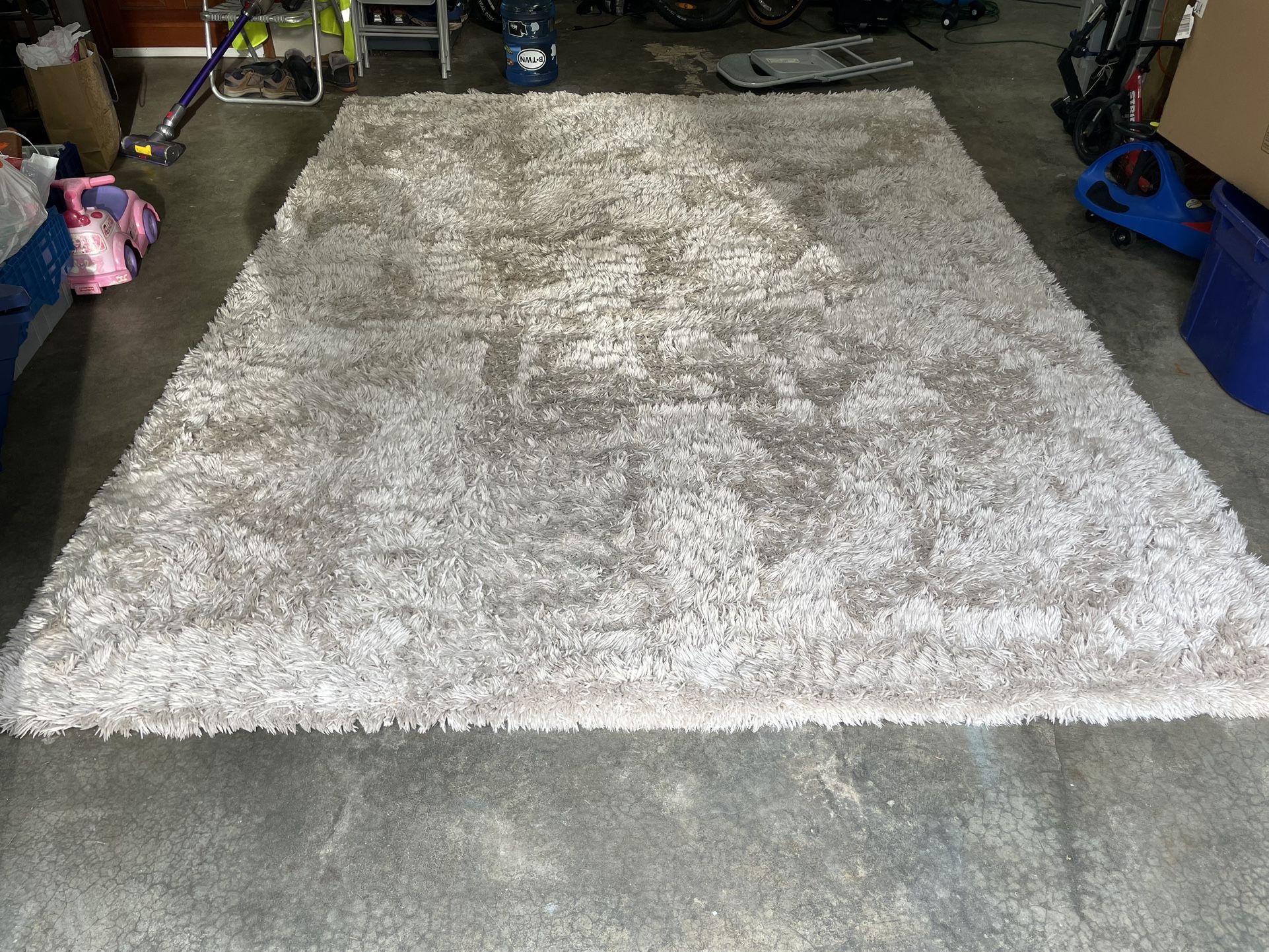 9’ X 12’ Off White Shag Carpet