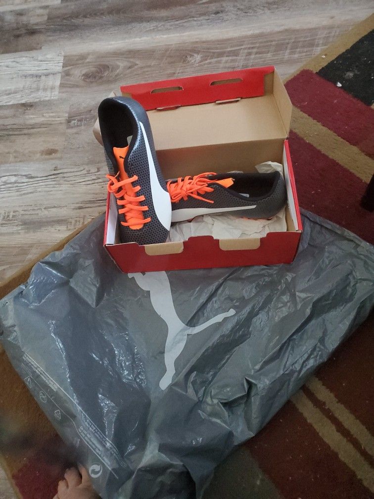 CLEATS SOCCER SHOES MENS 7 1/2