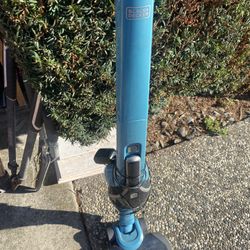 Black & Dicker Cordless  Vacuum W/charger Like New