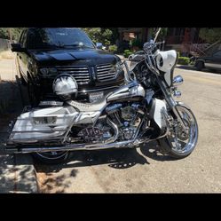 2005 Harley Davidson ElectraGlide $10,000. O.B.O