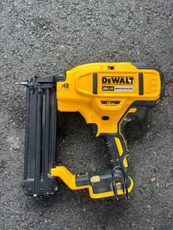 DeWalt 20V XR Brushless 18GA Brad Nailer